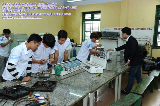 Lớp học sửa chữa điện dân dụng tại trung tâm dạy nghề Thanh Xuân