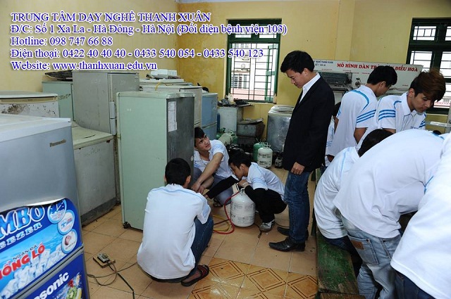 Lớp học sửa chữa điện dân dụng tại trung tâm dạy nghề Thanh Xuân