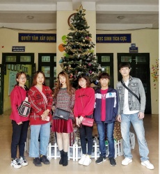 NHỮNG HOẠT ĐỘNG THÚ VỊ CỦA LỚP MAY- THỜI TRANG