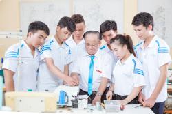 Nguyên Nhân Máy Vắt Sổ Không Bơm Dầu